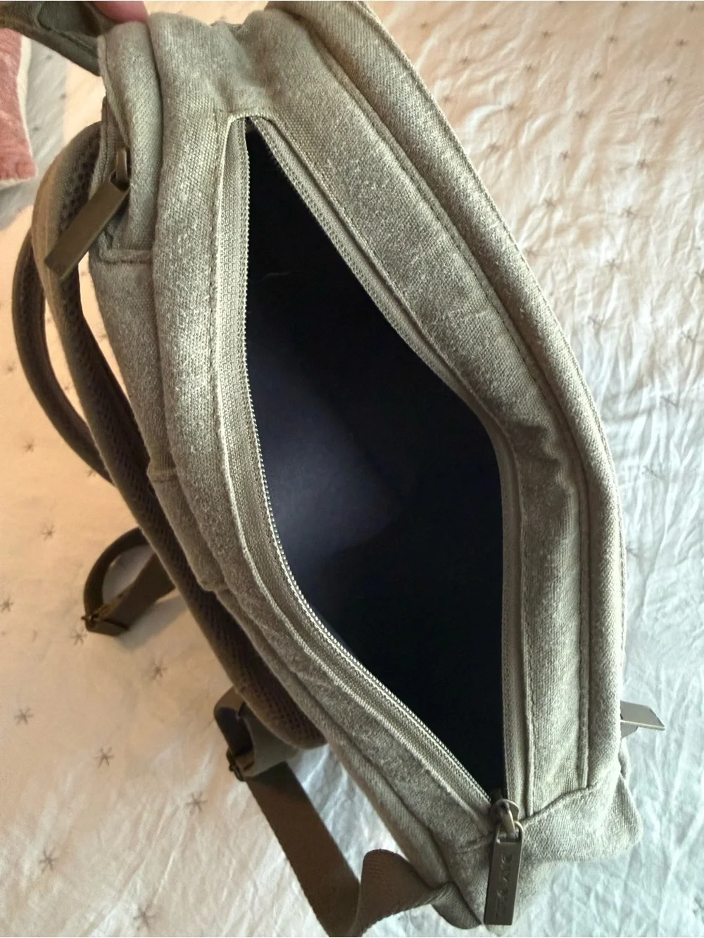 Minimalist Day Owl Slim Bag